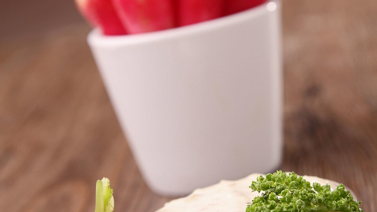 Radis et sauce aux petits suisses