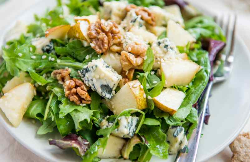 Une délicieuse salade de pommes et de fromage La cuisine d'agnès