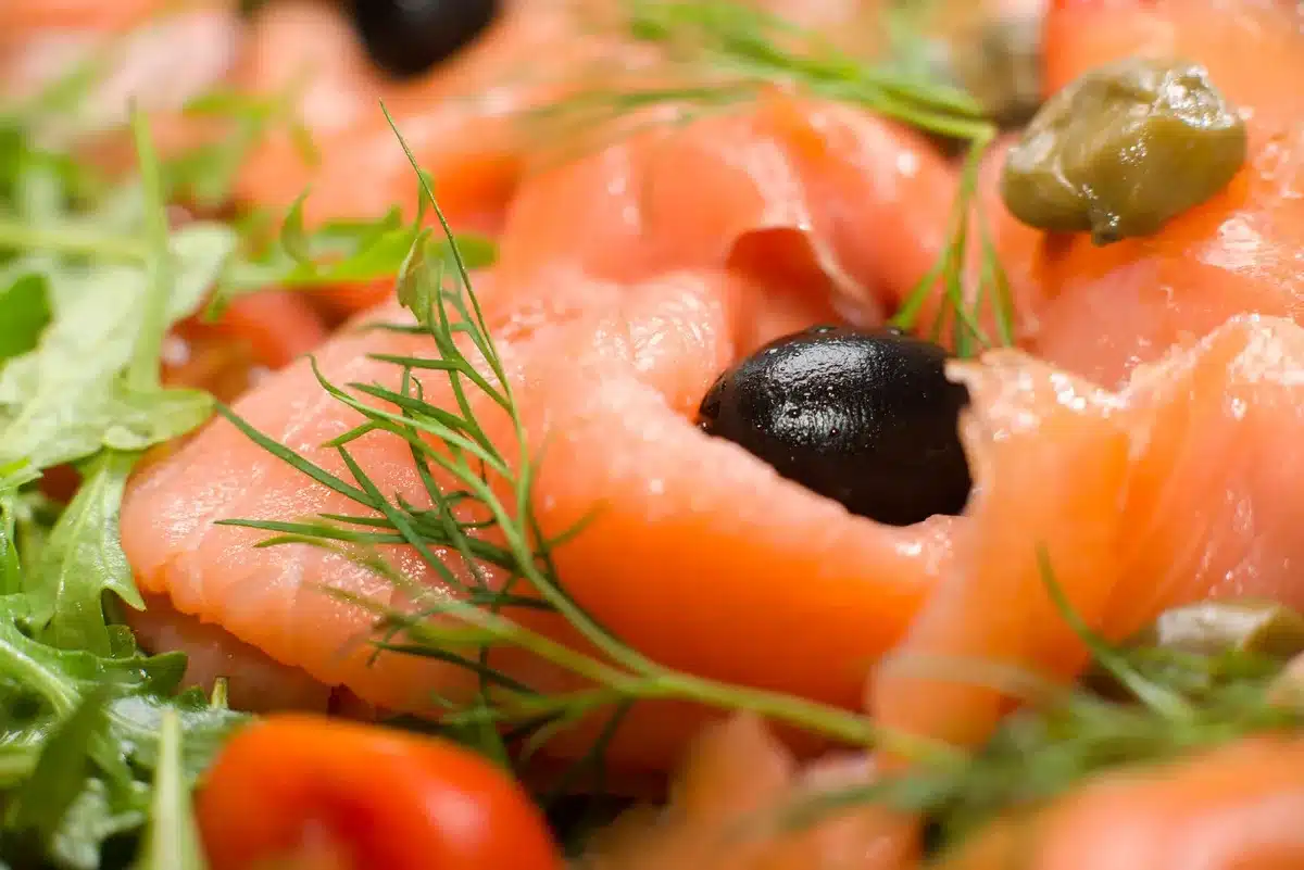 Ingrédients pour les mini kouglofs: saumon fumé, légumes frais et crème