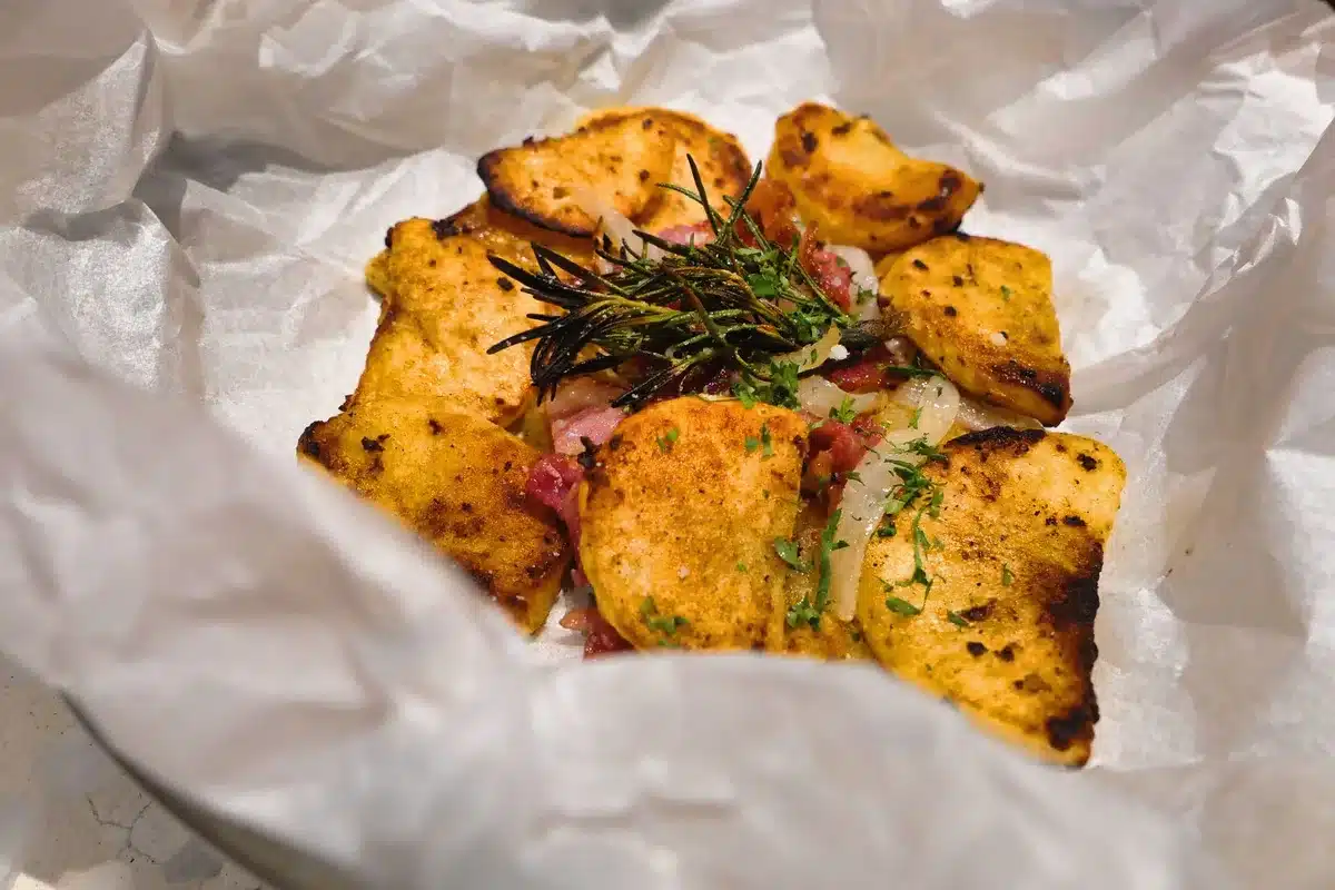 Pommes de terre cuites au four avec thym et romarin