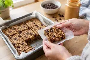 Barres au chocolat et flocons d'avoine sans cuisson