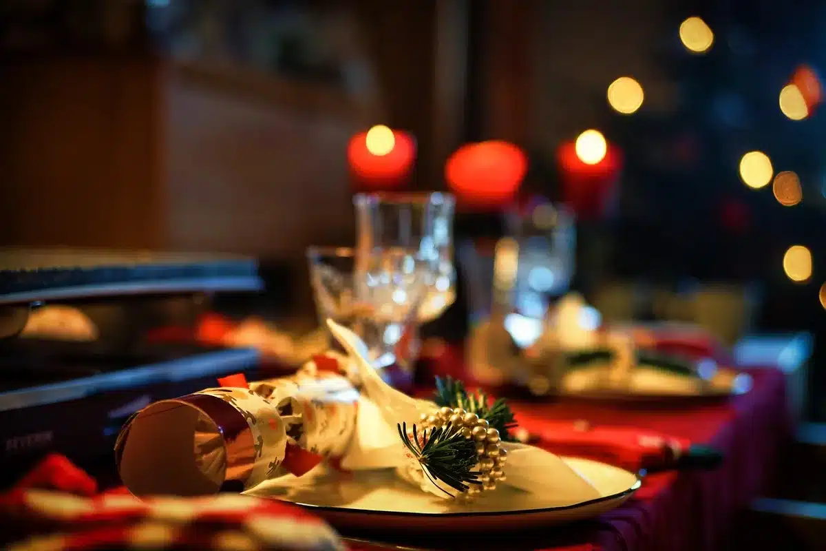 Carte stylisée comparant heures de dîner en Europe